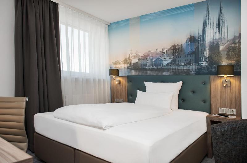 Business Single Room image 3