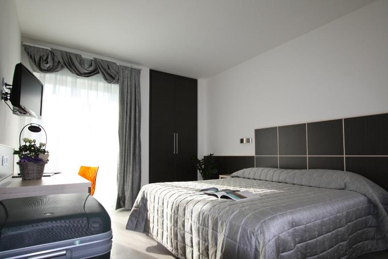 Double or Twin Room with Spa Access image 2