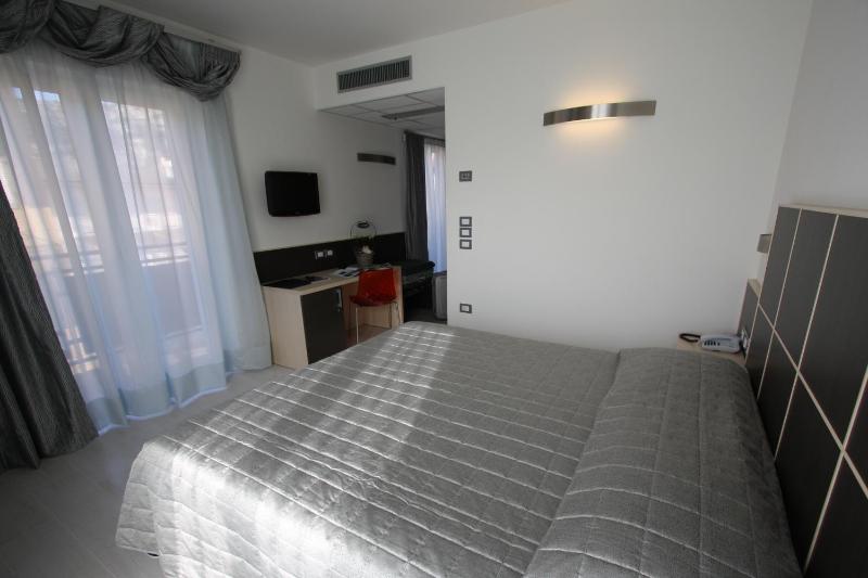 Junior Suite with Spa Access image 2