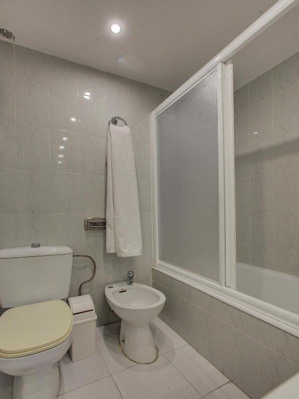 Single Room image 3
