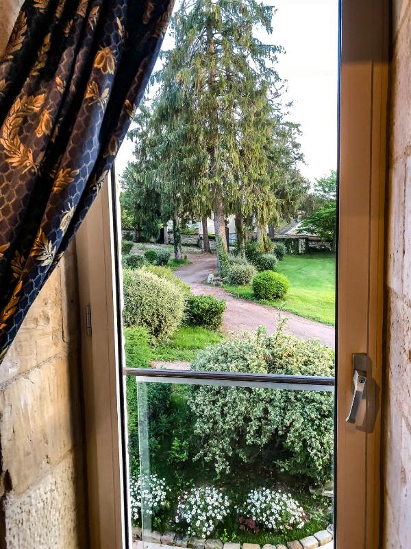 King Room with Balcony image 3