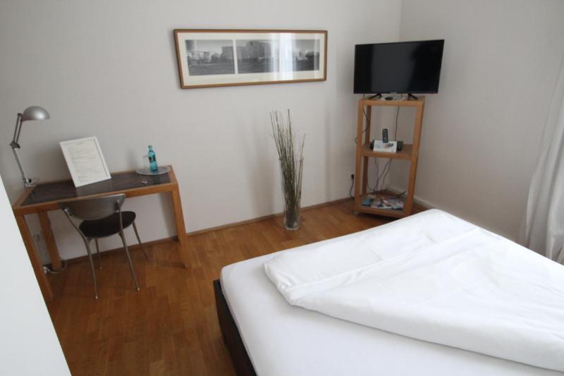 Double Room image 3