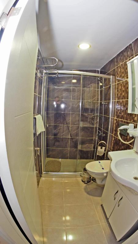 Family Room (5 Adults) image 4