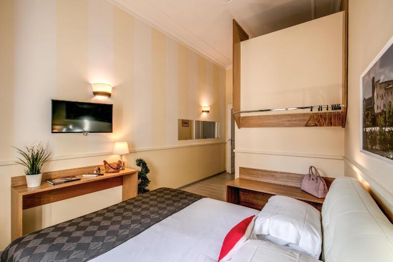 Deluxe Two-Bedroom Apartment image 3