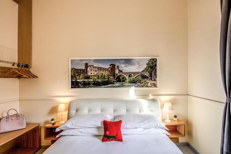 Deluxe Two-Bedroom Apartment image 4