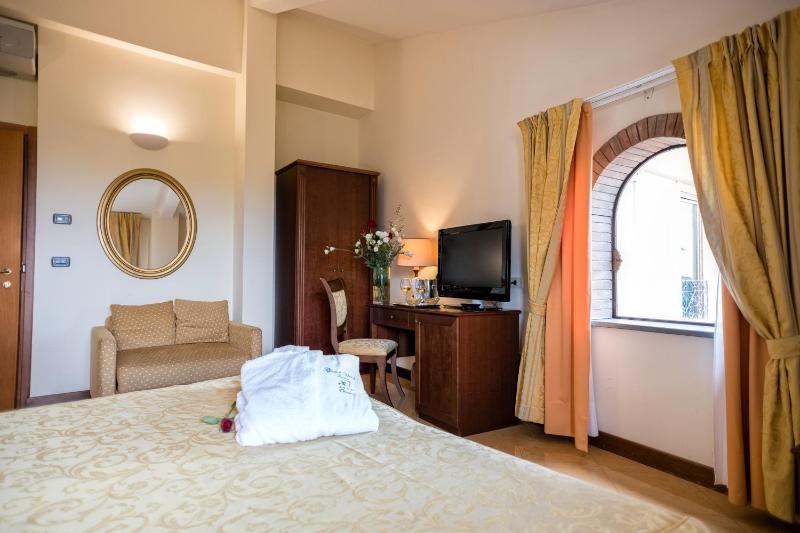 Triple Room image 3