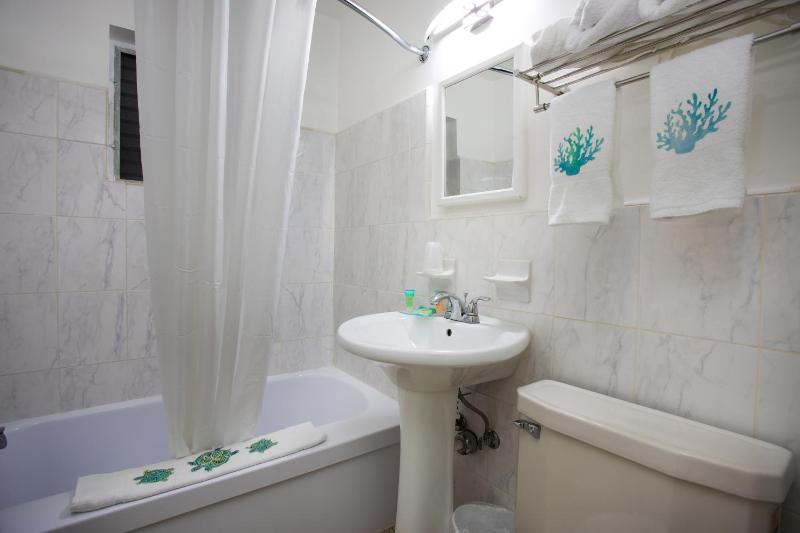 One King Bed Cottage image 2