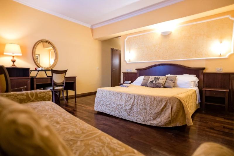 Triple Room image 3