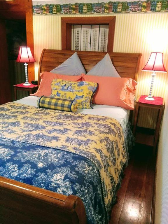 Deluxe Queen Room image 4