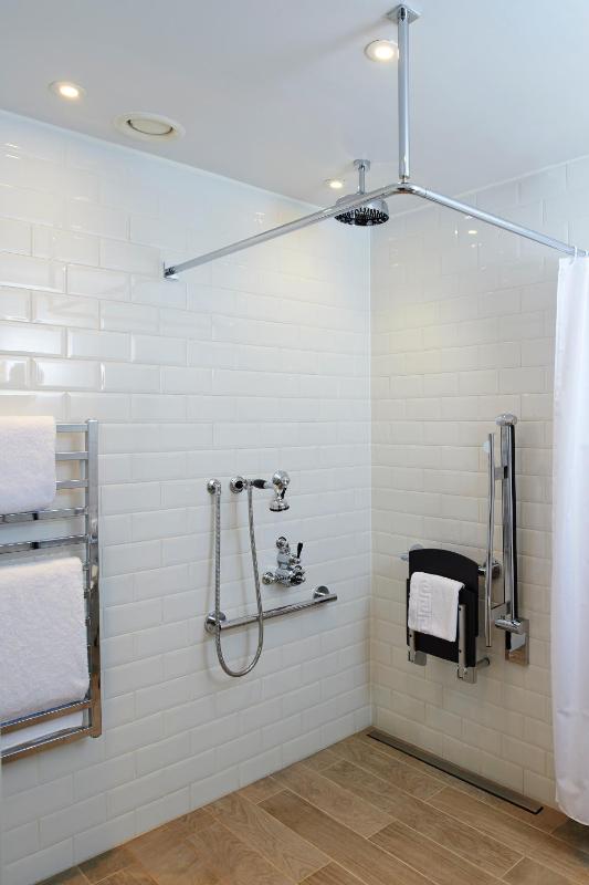 Double Room - Mobility Access with Roll-in Shower image 3