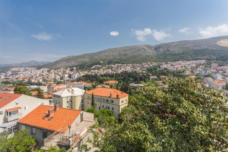 Three Bedroom Apartment with Terrace image 2