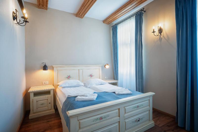 Deluxe Double Room image 3