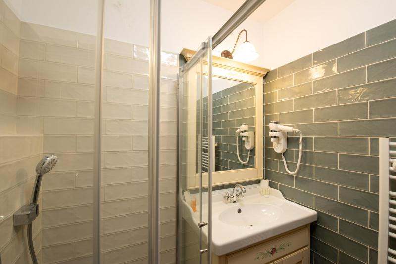 Economy Double Room image 4