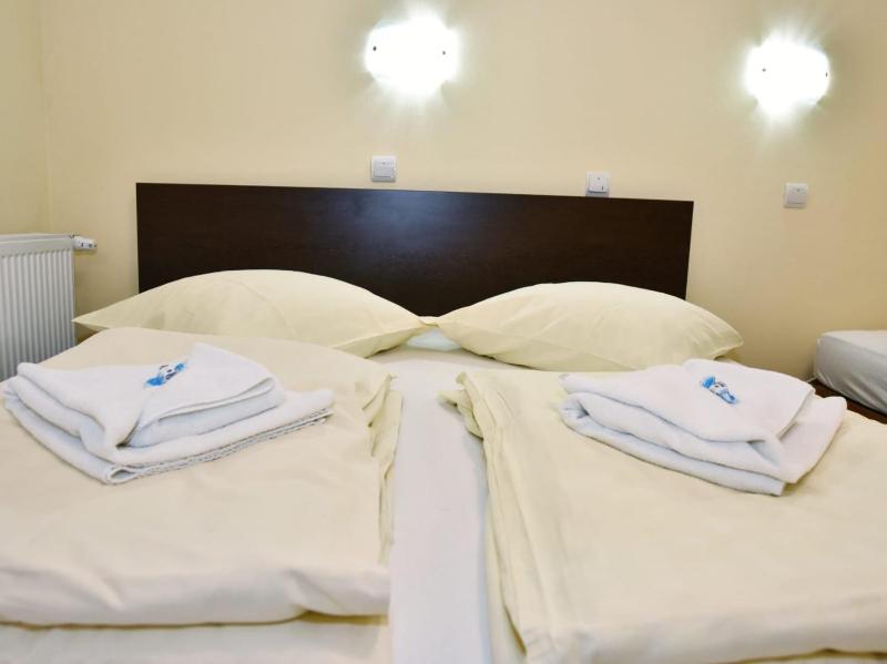 Double Room image 4