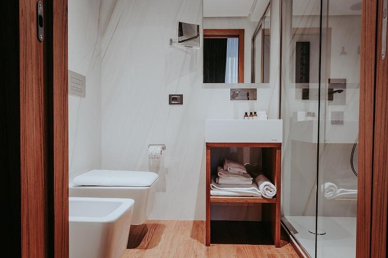 Standard Single Room image 3