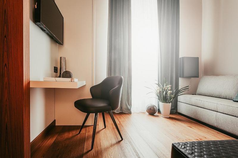 Standard Single Room image 4