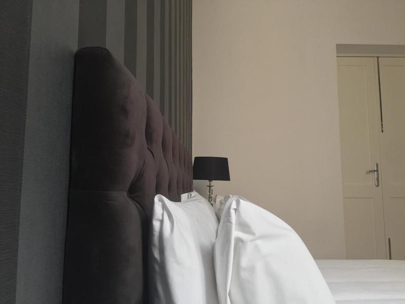 Superior Queen Room image 2