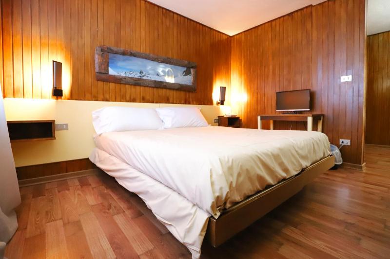 Double or Twin Room with Mountain View image 4