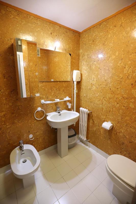 Double or Twin Room with Mountain View image 3