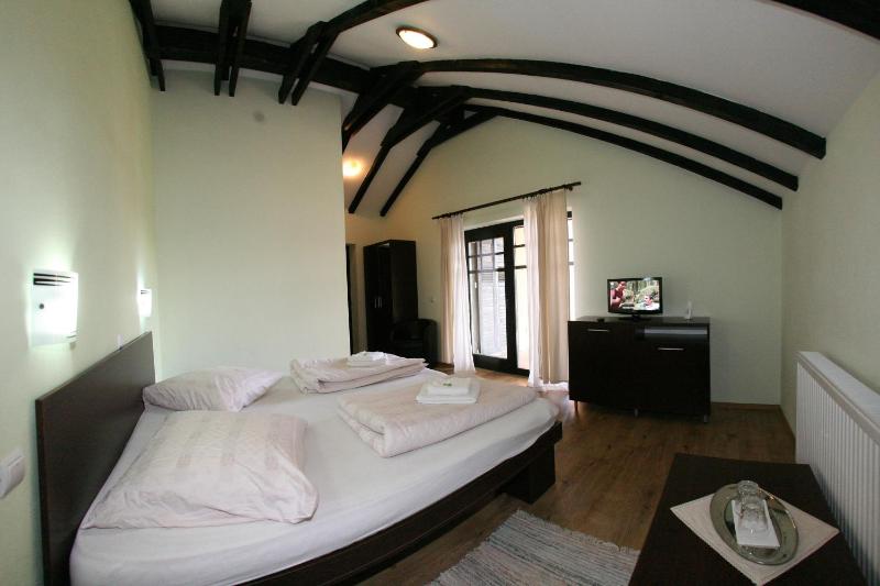 Double Room image 3