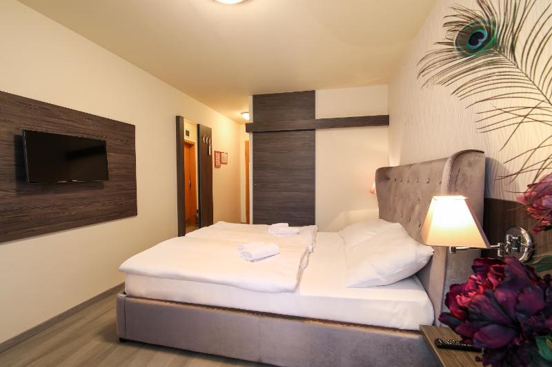 Standard Double or Twin Room image 2