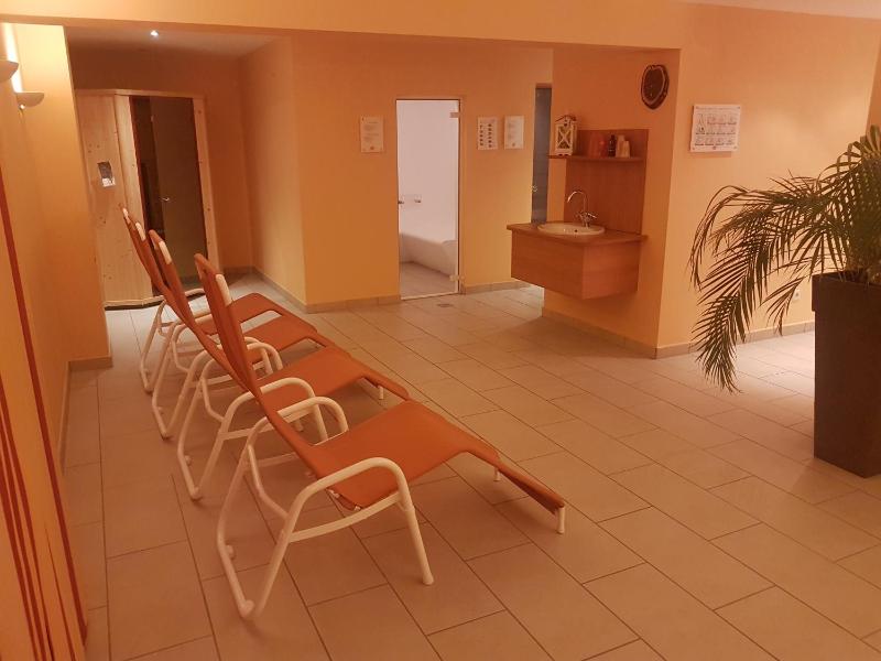 Hotel Pariente - image 49
