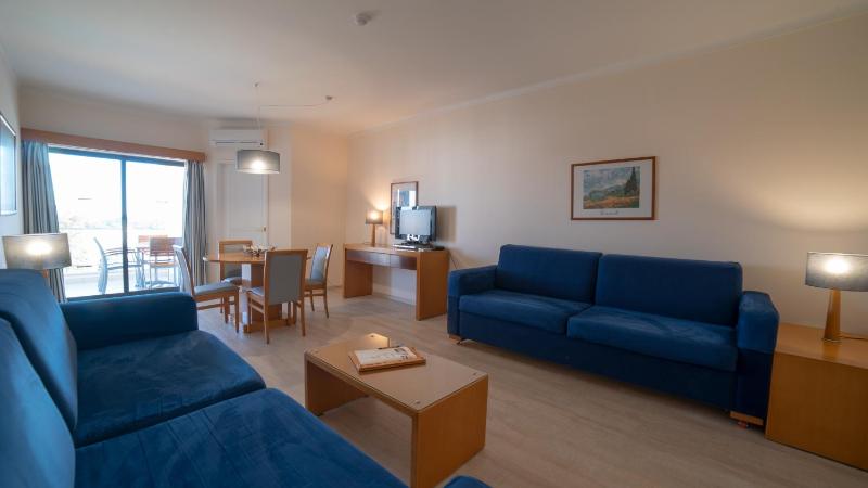 Two-Bedroom Apartment with Pool View image 4