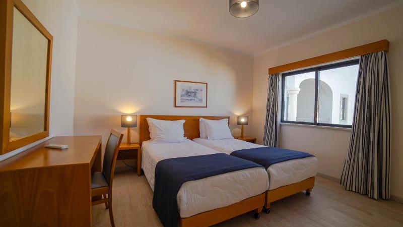Two-Bedroom Apartment with Pool View image 3