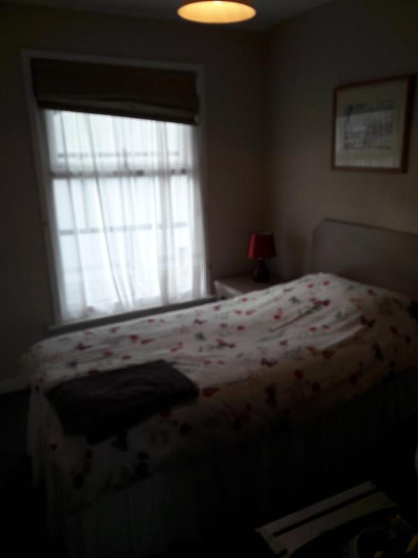 Standard Single Room with Shared Bathroom image 2