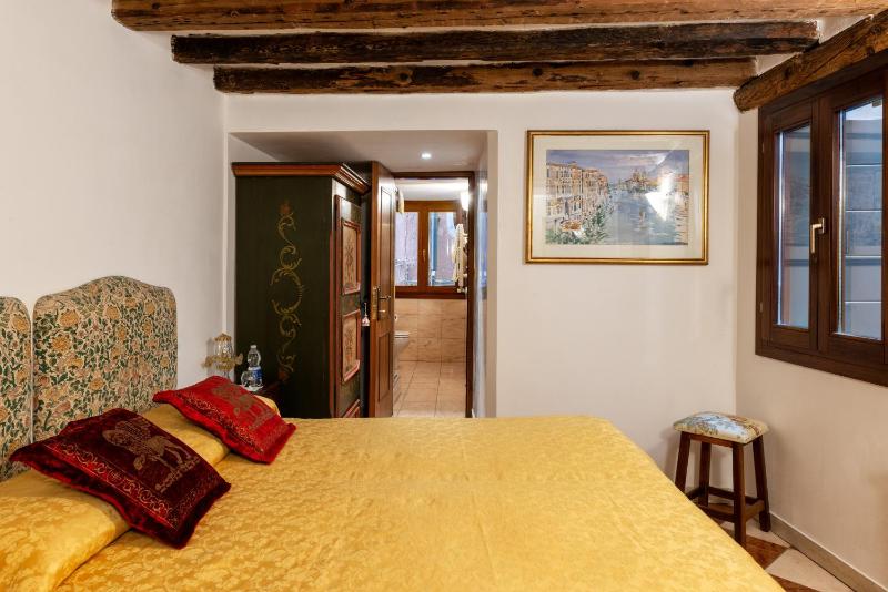 Double or Twin Room image 3