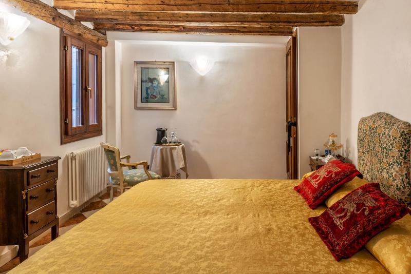 Double or Twin Room image 4
