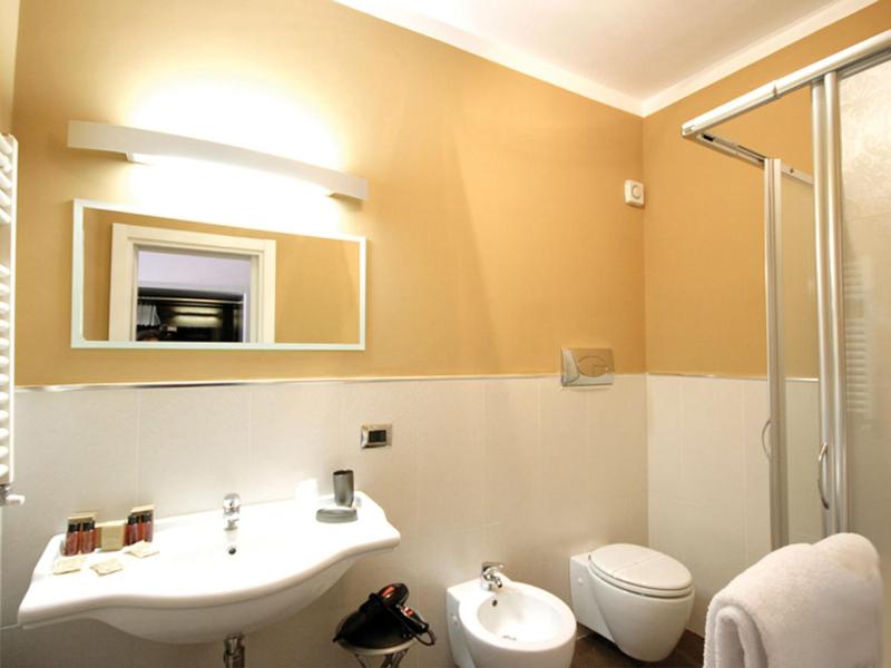 Superior Double Room image 3