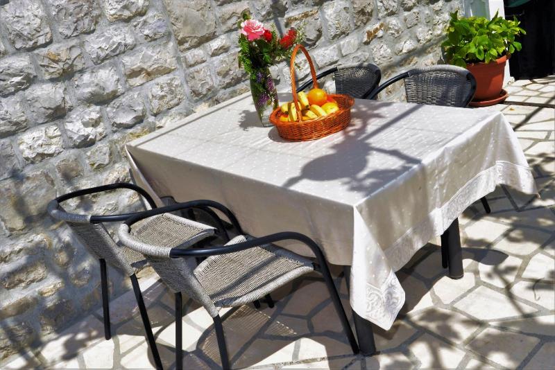 Studio Apartment with Balcony and Sea View image 4