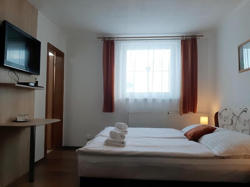 Double Room image 4