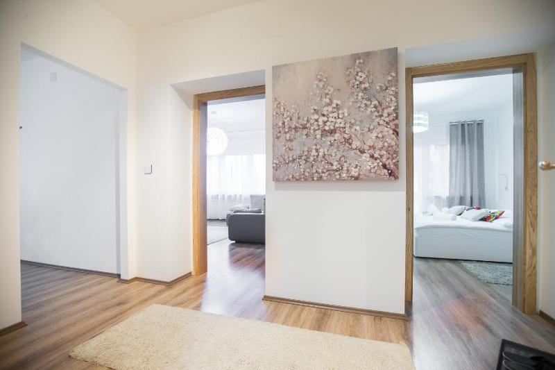 Apartment image 3