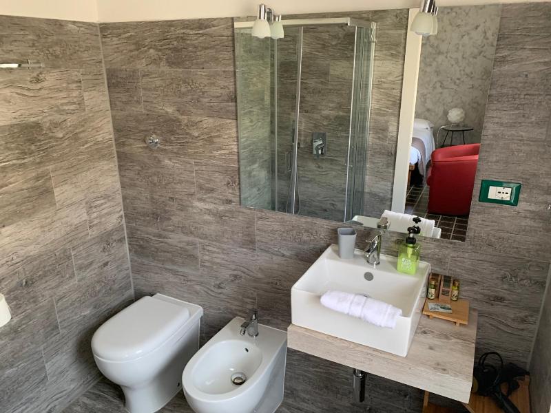 Basic Triple Room image 2