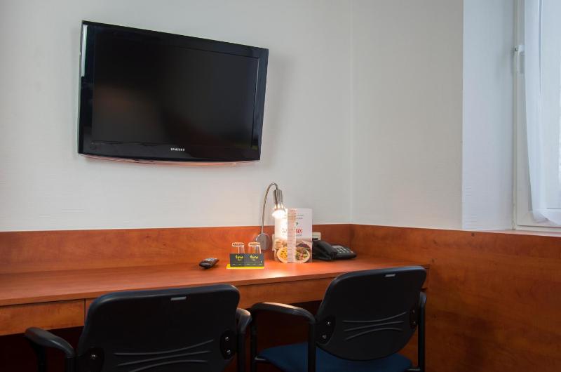 Single Room image 3