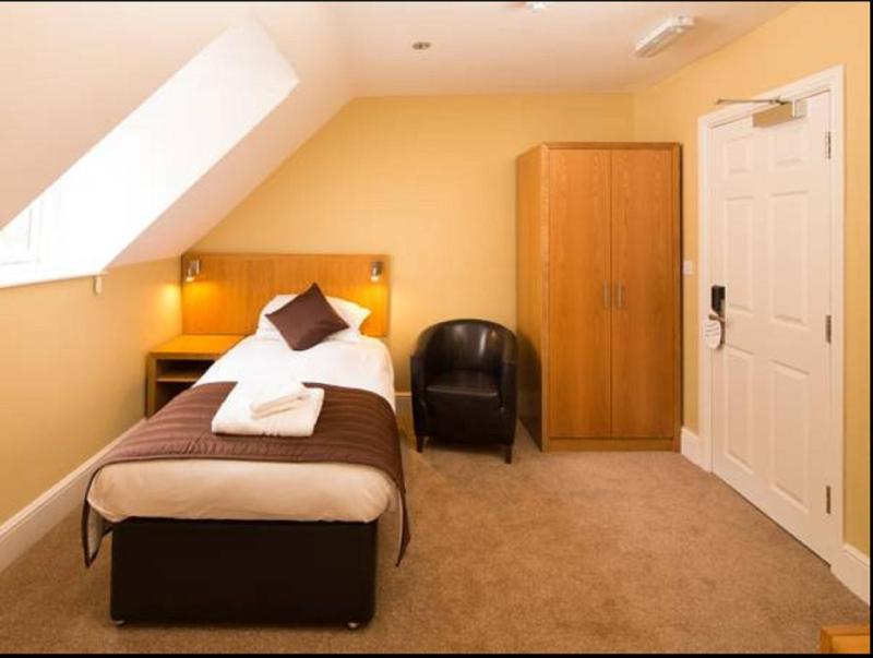 Standard Single Room image 4