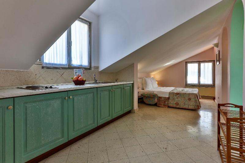 Villa Velzon Guesthouse - image 8