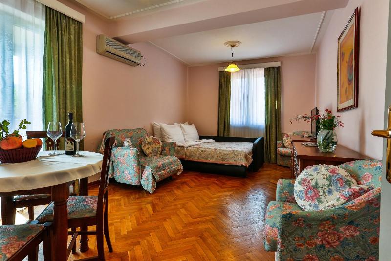 Villa Velzon Guesthouse - image 5
