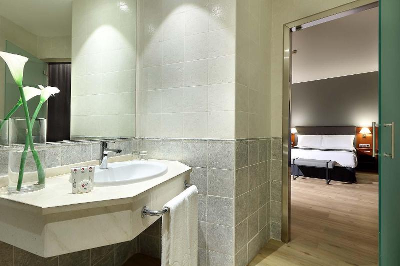 Double or Twin Room with View image 4