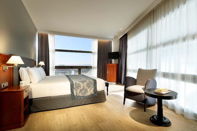 Twin Room image 4