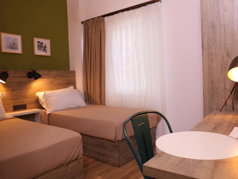 Twin Room image 3