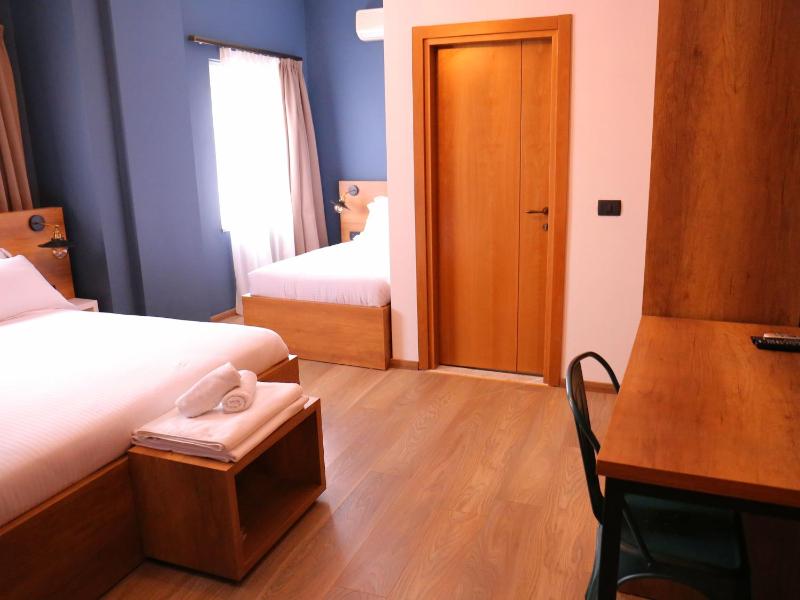 Triple Room image 3