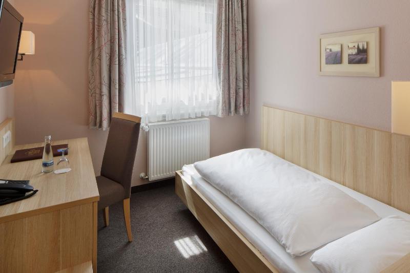 Single Room image 3