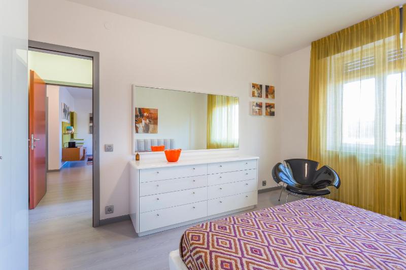 One-Bedroom Apartment image 4