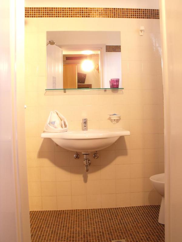 Double Room image 2