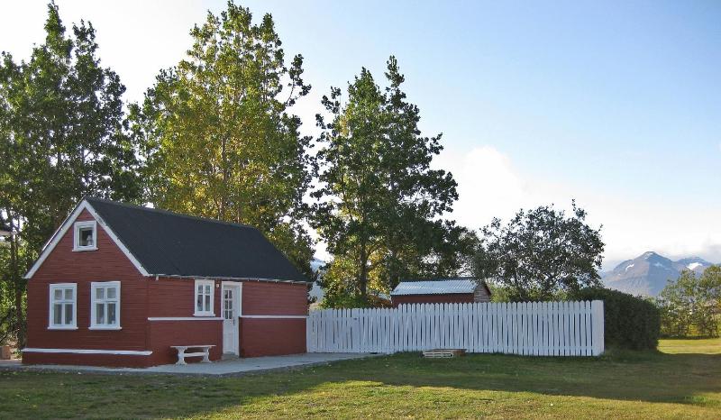 Cottage with Private Bathroom image 2