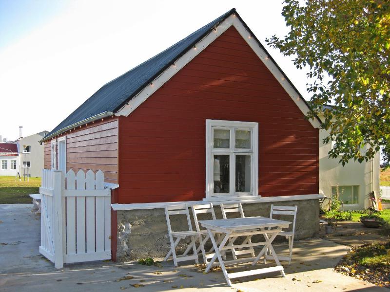 Cottage with Private Bathroom image 3