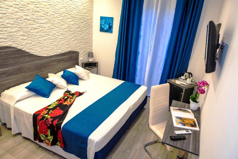 Double or Twin Room with Balcony image 2